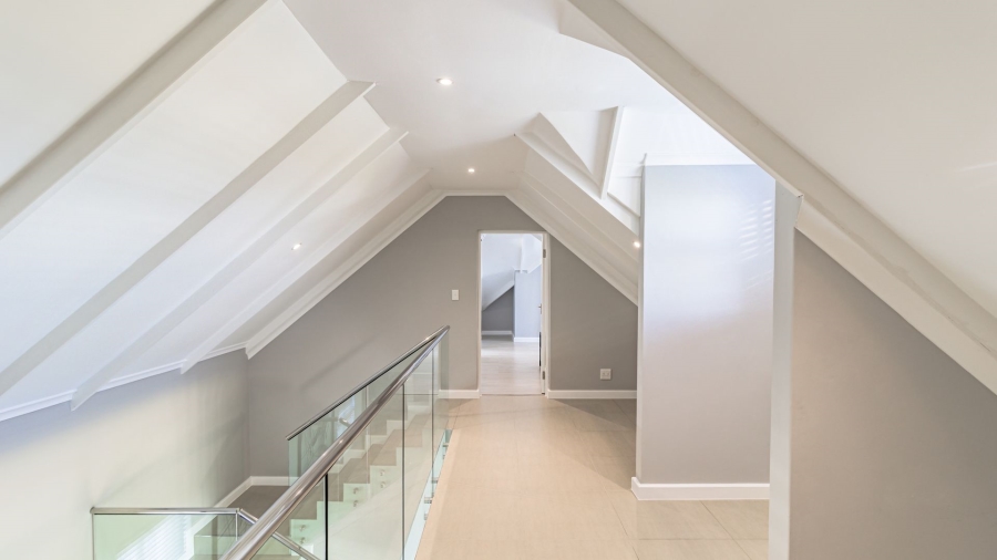 4 Bedroom Property for Sale in Grotto Bay Western Cape